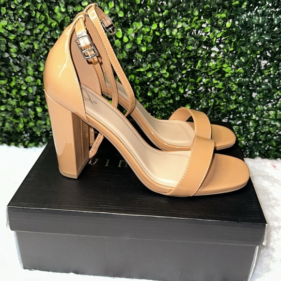 Heels - Picture 4 of 5